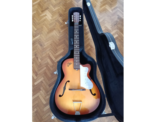 Guitarra archtop Eko Model 100 de los 60