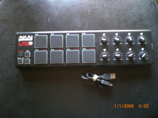 Controladora MIDI USB AKAI LPD8