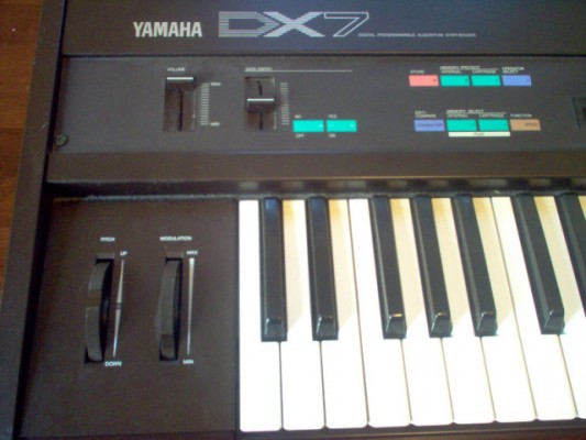 Yamaha DX7 de 1984, EX condiciones
