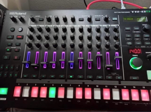 Roland TR8S