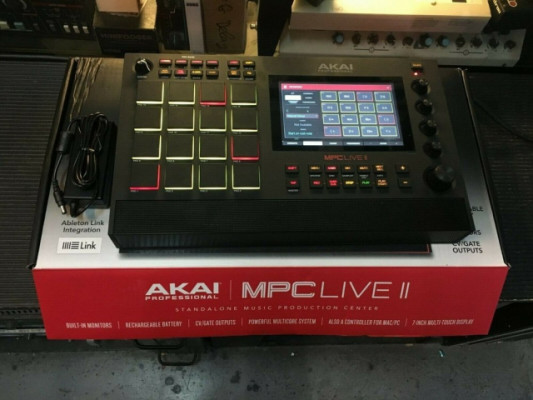 AKAI MPC LIVE II(Garantía) + HD Ssd 1 TB + Magma Case sin estrenar
