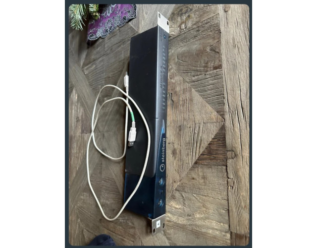 Interface USB MIDI en rack Steinberg Midex 8