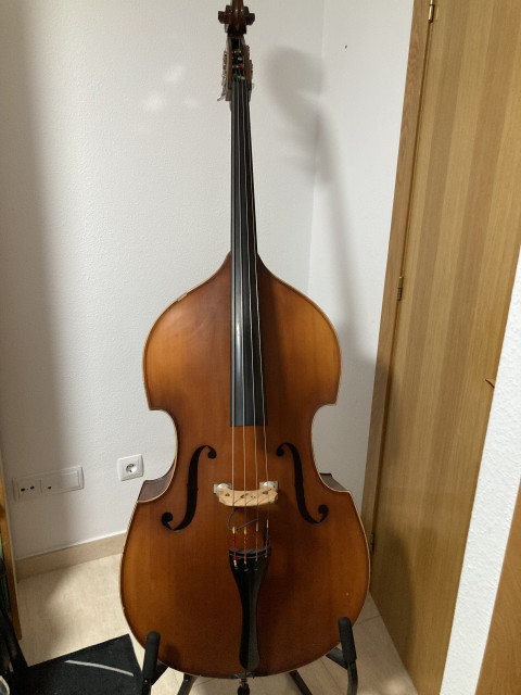 Vendo contrabajo 3/4 macizo, diapasón de ébano