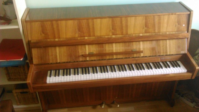 PIANO DE PARED CHERNY