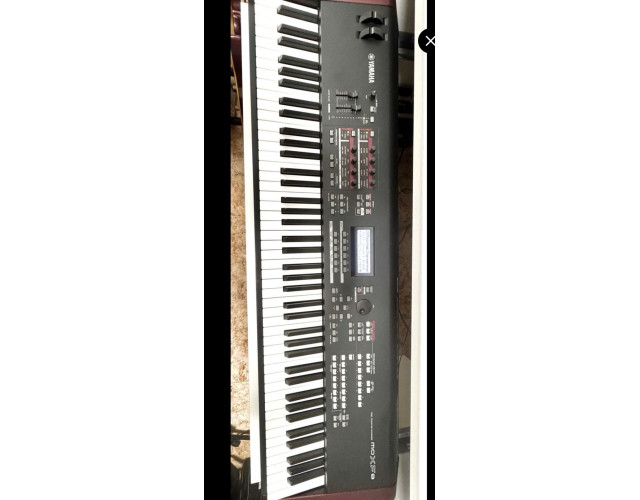 Teclado Yamaha moxf8