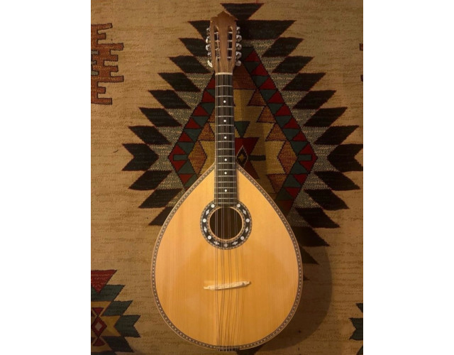 Mandola de madera de peral
