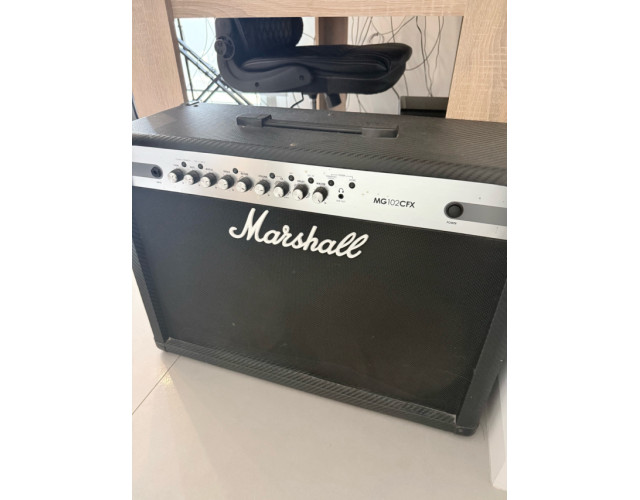 Marshall MG102CFX Amplificador Combo 100W Carbono