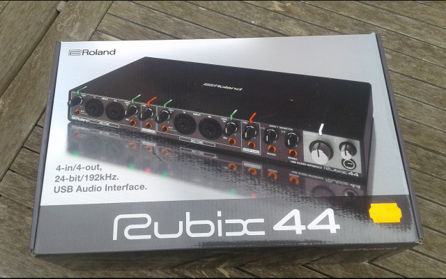 Tarjeta de sonido Roland Rubix 44 interface