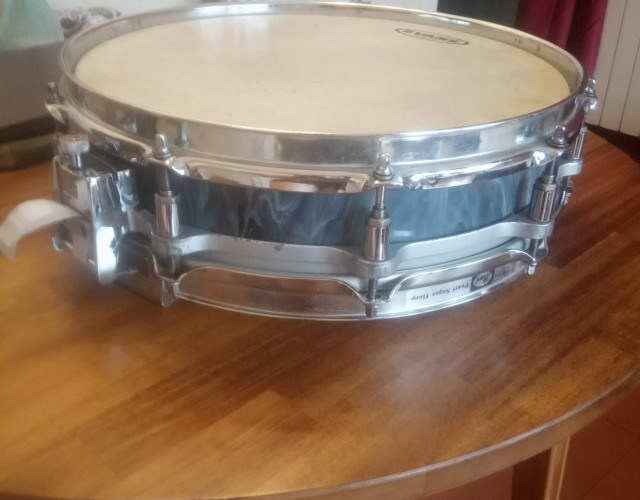 Dos cascs de caixes/tabals Pearl Freefloating i un sistema freefloating de Pearl
