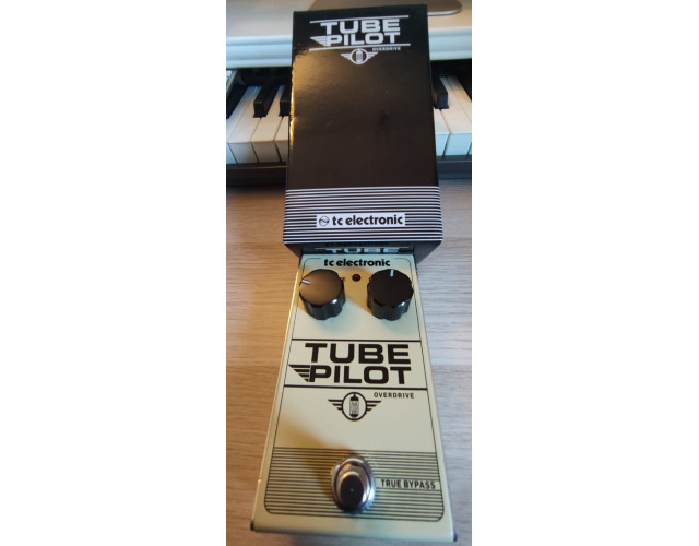 Pedal Tube Pilot Overdrive TC Electronics con Válvula Genelec Gold Lion