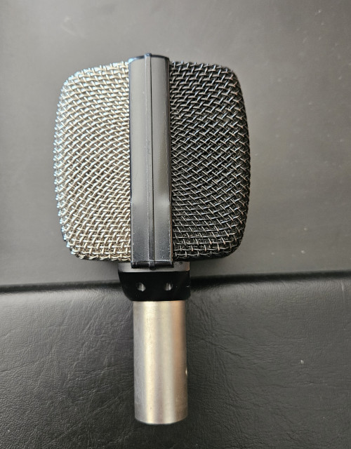 Vendo AKG D12 E