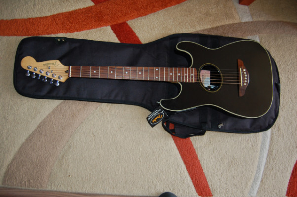 Fender Stratacoustic Negra con funda Fender