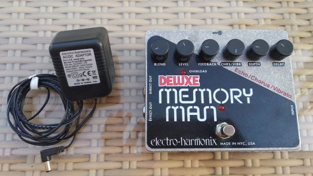 EHX Memory Man Deluxe   .......   Analog Delay de Pata Negra