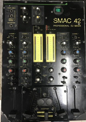 Vendo mesa de DJ Ecler SMAC 42