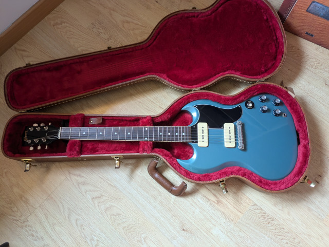 Gibson SG Special Pelham blue mejorada con puente Faber y Ballestone