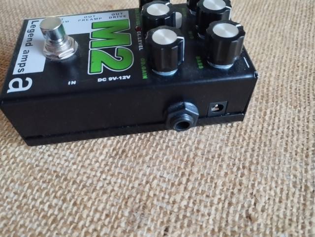 RESERVADO Pedal distorsión y previo analógico AMT M2