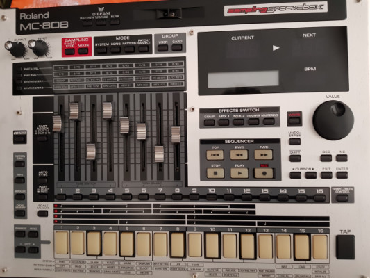 Roland MC 808 Sampling Groovebox