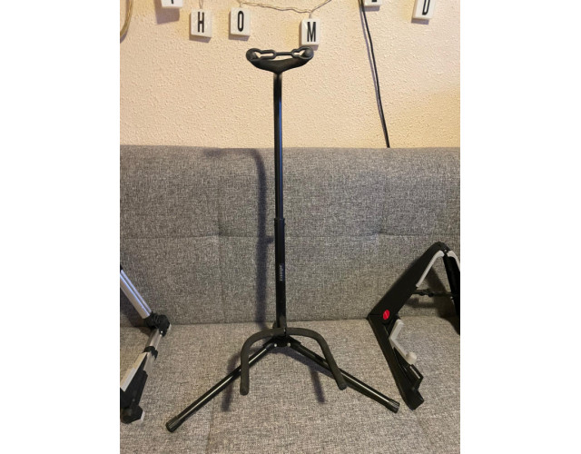 Atriles y soportes de guitarra, bajo, instrumentos