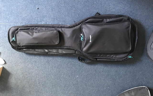 Yamaha Pacifica 112J + Golpeador Fender Stratocaster USA