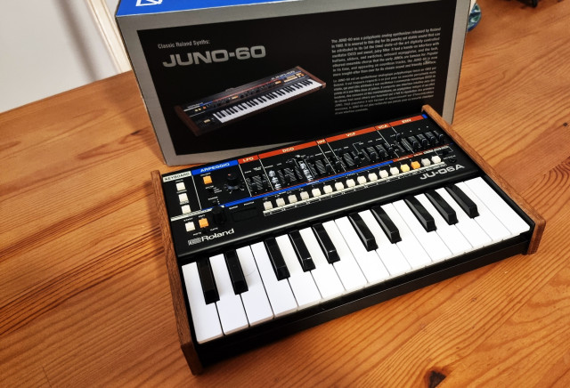 Roland boutique JU-06A y teclado k-25m