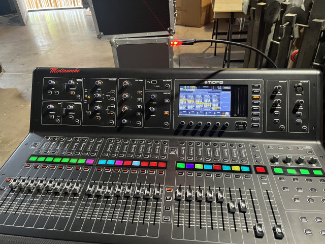 MIDAS M32 con Flygcase