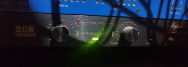 Amplificador BGW200+ altavoces KRK pasivos