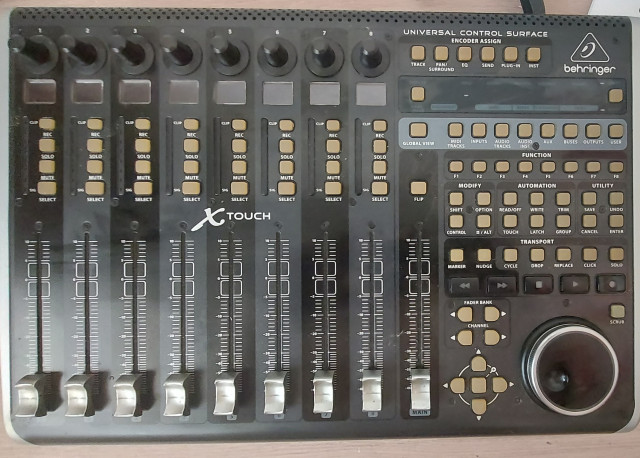 vendo controlador behringer x-touch