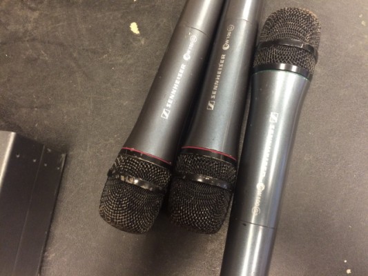 Dos micrófonos inalámbricos sennheiser ew100
