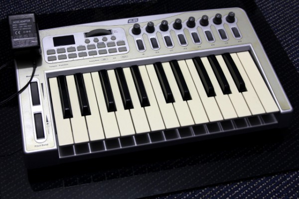 CAMBIO teclado controlador midi ESI Key control 25