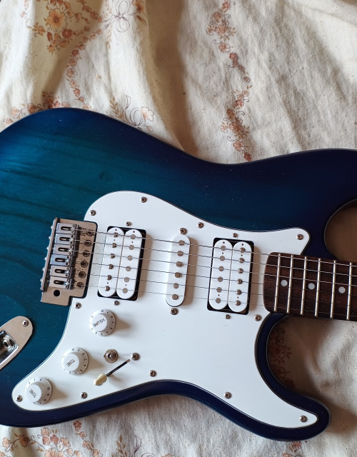 ALDEN stratocaster con efectos incorporado s