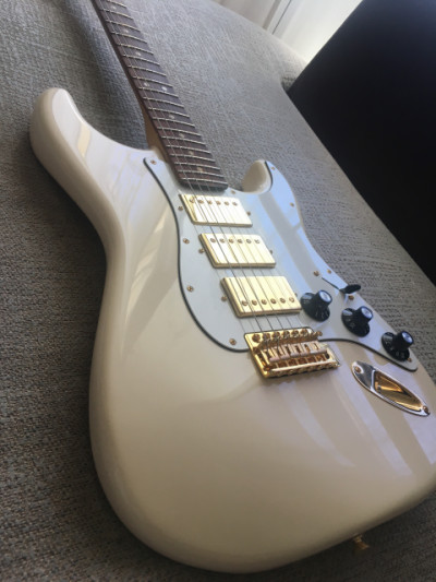 Fender Stratocaster Blacktop HHH