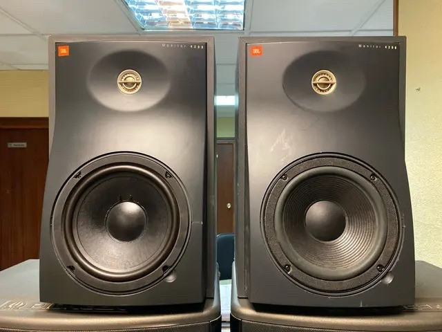 Monitores JBL 4200 SERIES