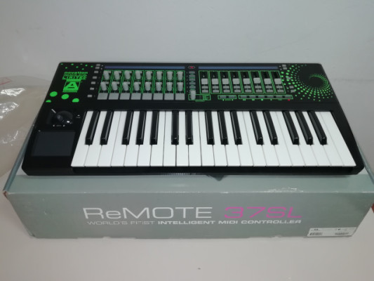 Novation Remote 37 SL Green Limited Edition