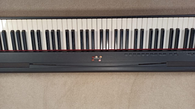 Piano/teclado Yamaha P95B