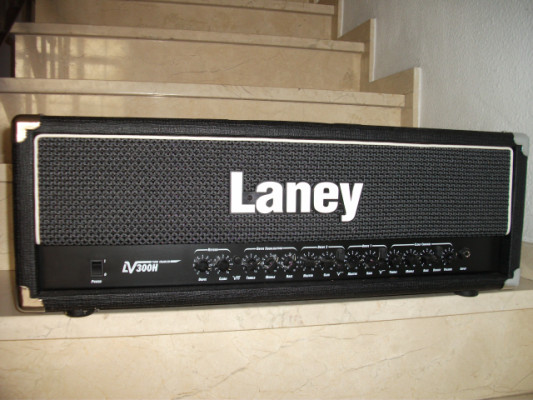 LANEY LV300H + LANEY LV412A (Cabezal + Pantalla).