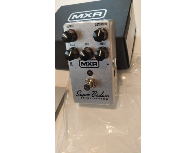 MXR Super Badass Distortion y MXR Custom Badass 78 Distortion