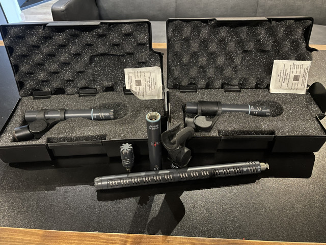 3 AKG SE300B + 4 Cápsulas