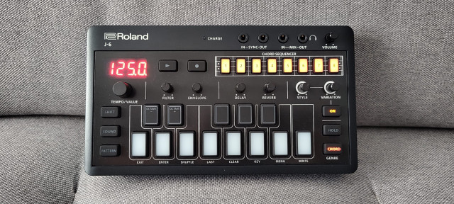 Roland J-6