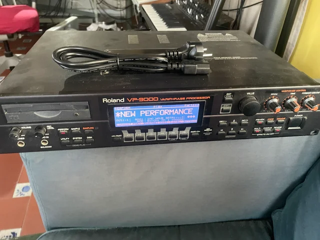 Roland vp-9000