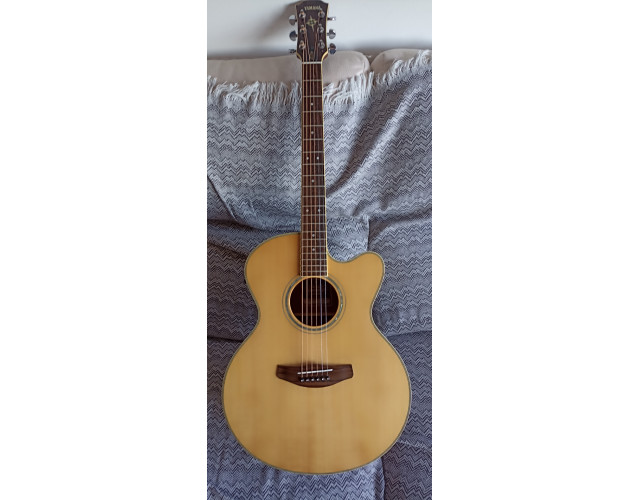 Guitarra acústica Yamaha CPX700NT + funda acolchada