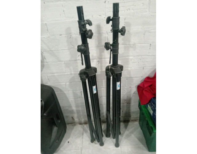 En venta 2 tripodes para Altavoz.