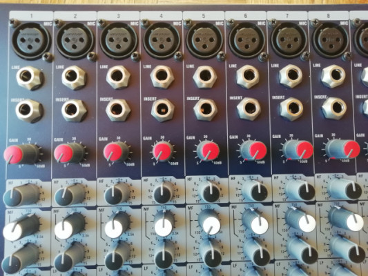 Mesa de mezclas Soundcraft EPM12 seminueva