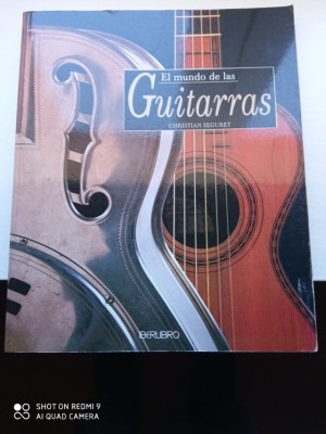 Libreto Pop español y Libro el mundo de las guitarras.