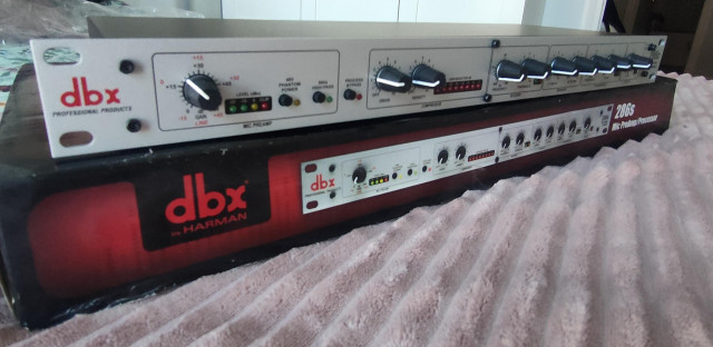 DBX 286S preamplificador