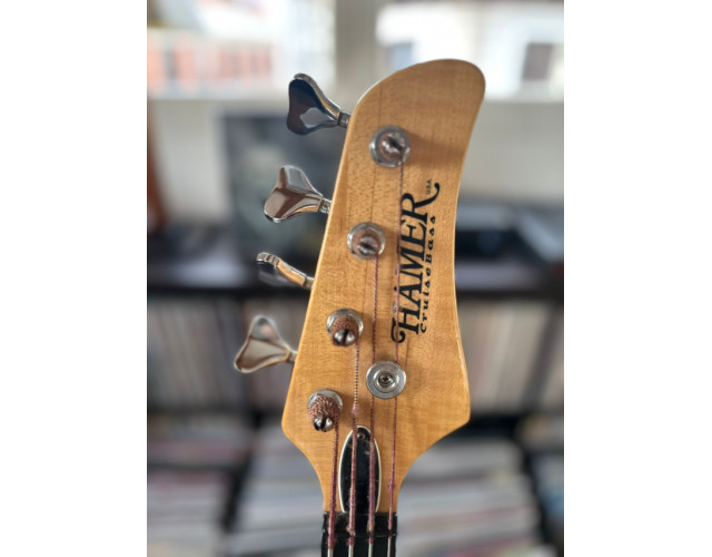 Bajo fretless Hamer CruiseBass 1996