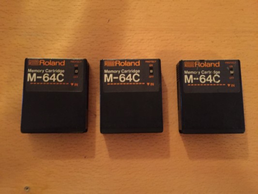 Dos Cartuchos de Memoria Roland M64C