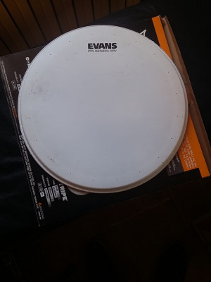 Parche resonador Evans 14" Genera Dry Coated Snare