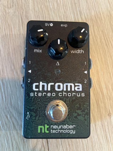 NEUNABER CHROMA STEREO CHORUS v1 ( Delay y Reverb con el software ) 9v y 12v