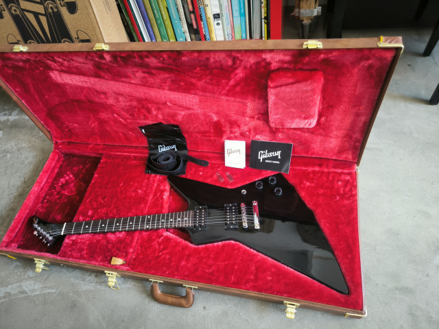 Gibson Explorer 80's.Ebony.