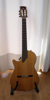 Guitarra nylon zurda caja estrecha